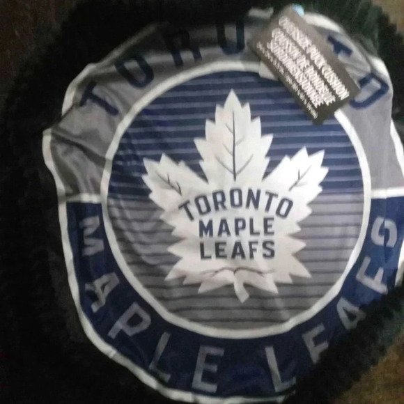 NHL  Toronto Maple Leafs Oversize Puck Cushion - Picture 1 of 2